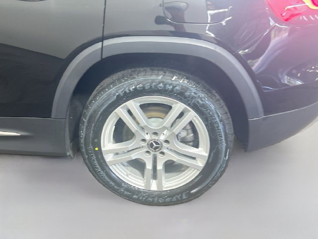 Used 2023 Mercedes-Benz GLB 250 4MATIC w/ Premium Package image 23