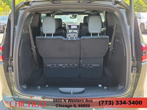 New 2027 Chrysler Pacifica Pinnacle w/ Theater Group AWD/4WD image 8