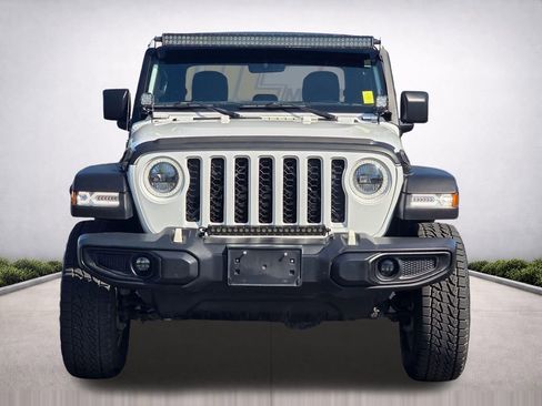 Used 2020 Jeep Gladiator Overland AWD/4WD image 3