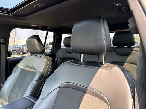 Used 2025 Jeep Grand Cherokee 4WD image 12