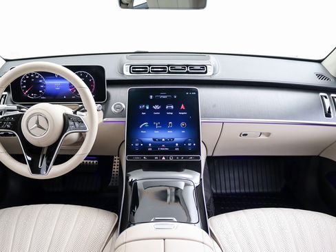 Used 2022 Mercedes-Benz S 500 4MATIC w/ AMG Line Package image 18