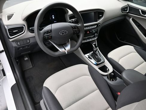 Used 2018 Hyundai Ioniq Blue FWD image 22
