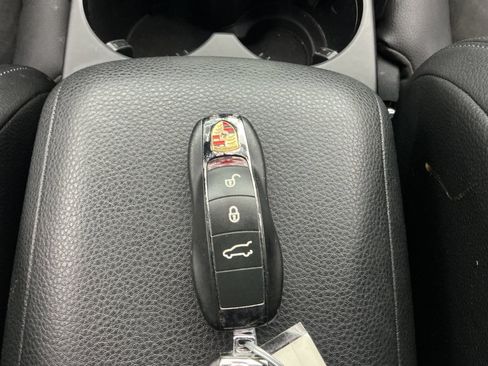 Used 2018 Porsche Macan AWD/4WD image 43