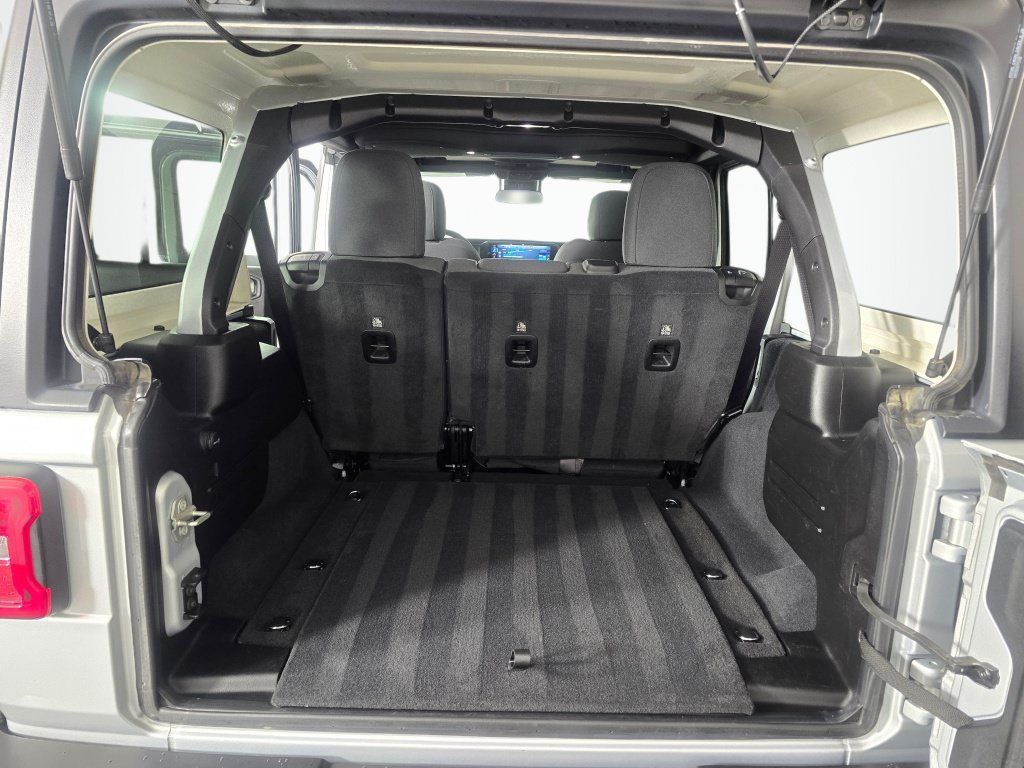 Used 2024 Jeep Wrangler Unlimited Rubicon AWD/4WD image 18