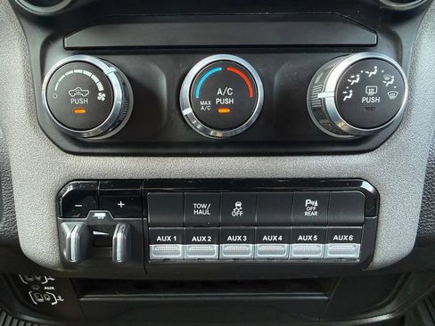 Used 2022 RAM 2500 Tradesman w/ Chrome Appearance Group AWD/4WD image 30