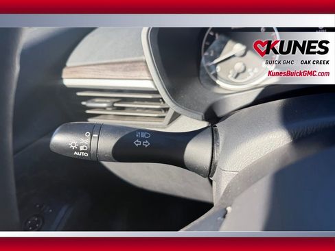 Used 2025 Nissan Altima 2.5 SV image 14