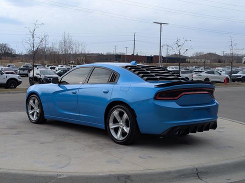 Used 2016 Dodge Charger R/T image 3