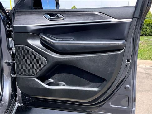 Used 2025 Jeep Grand Cherokee L Limited w/ Luxury Tech Group II image 22