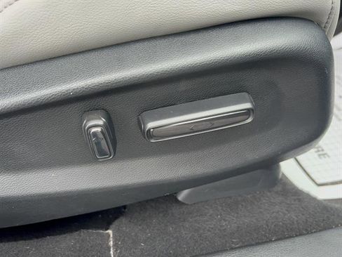 Used 2017 Honda CR-V Touring image 13