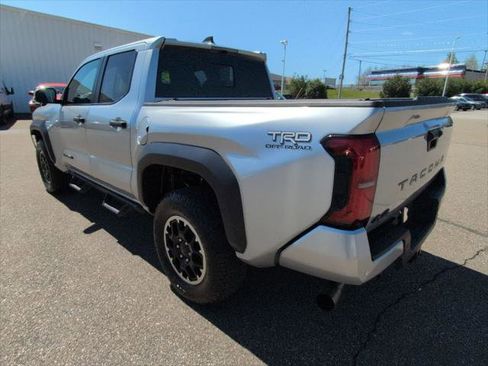 Certified 2024 Toyota Tacoma TRD Off-Road w/ TRD Off Road Upgrade Package AWD/4WD image 4