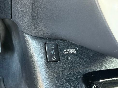 Used 2018 Toyota Prius Prime Premium image 15