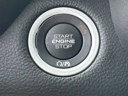 Used 2025 RAM 1500 Laramie AWD/4WD image 40