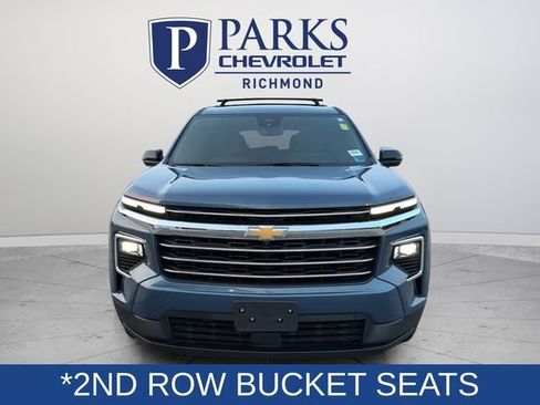 Used 2024 Chevrolet Traverse LT w/ Trailering Package FWD image 2