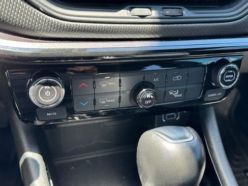 Used 2022 Jeep Compass Latitude FWD image 11