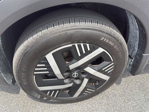 Used 2025 Nissan Kicks SV FWD image 7