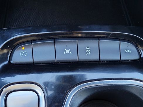 Used 2023 Buick Envision Essence image 16