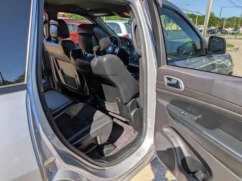 Used 2018 Jeep Grand Cherokee Altitude AWD/4WD image 32