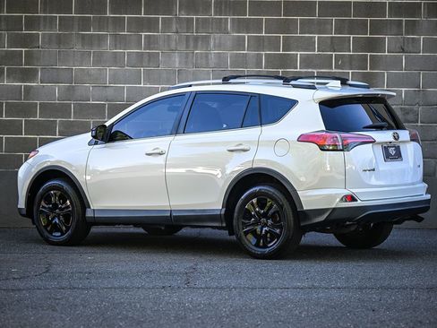 Used 2016 Toyota RAV4 LE FWD image 4