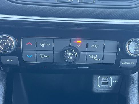 New 2026 Jeep Compass Latitude image 4