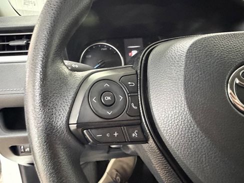 Used 2020 Toyota RAV4 LE image 27