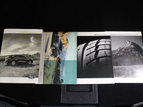 Used 2020 Ford Escape SE image 23