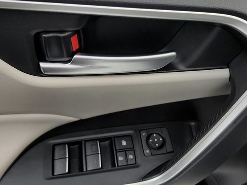 Used 2025 Toyota RAV4 XLE w/ Convenience Package AWD/4WD image 31