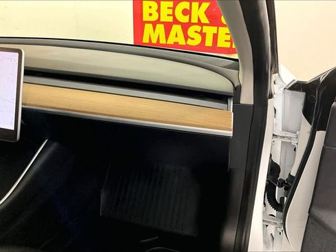 Used 2020 Tesla Model 3 Standard Range Plus image 15