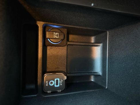 Used 2014 Chrysler 300 RWD image 32
