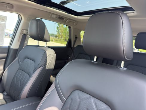 New 2026 Nissan Pathfinder Platinum AWD/4WD image 27