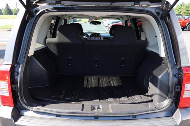 Used 2014 Jeep Patriot Latitude w/ Sun/Sound Group AWD/4WD image 7