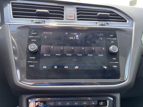 Used 2020 Volkswagen Tiguan SEL image 23