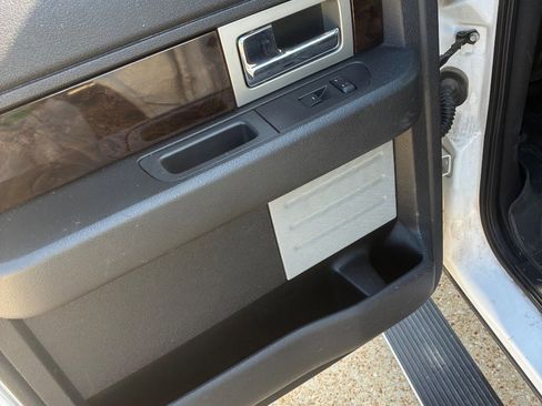 Used 2014 Ford F150 Platinum image 26