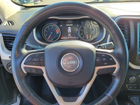 Used 2018 Jeep Cherokee Limited image 23