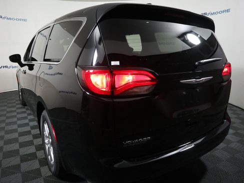 New 2026 Chrysler Voyager LX image 9