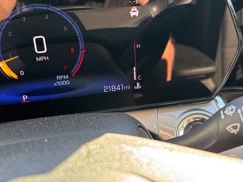 Used 2025 Chevrolet Trax LT image 38