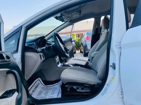 Used 2019 Ford Fiesta SE image 9