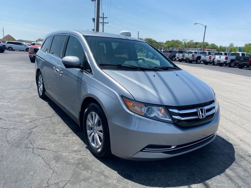 Used 2016 Honda Odyssey SE image 3