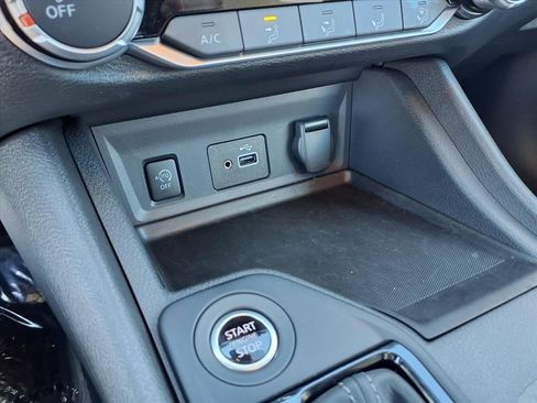 Used 2025 Nissan Sentra S image 8