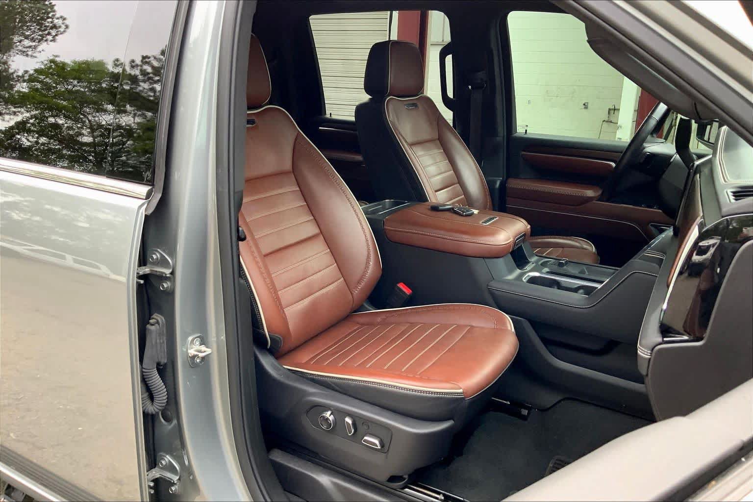 Used 2024 GMC Sierra 2500 Denali Ultimate AWD/4WD image 14
