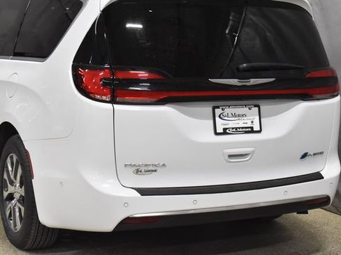 Used 2022 Chrysler Pacifica Pinnacle image 9
