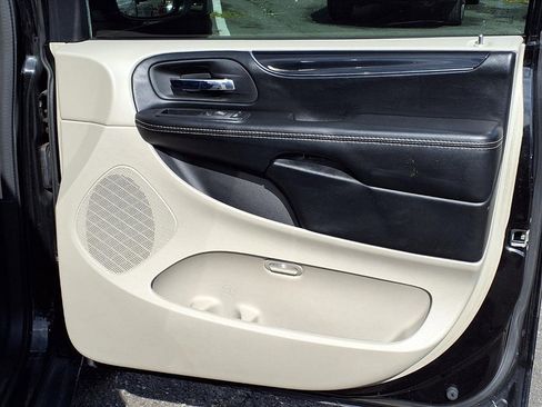 Used 2020 Dodge Grand Caravan SXT image 12