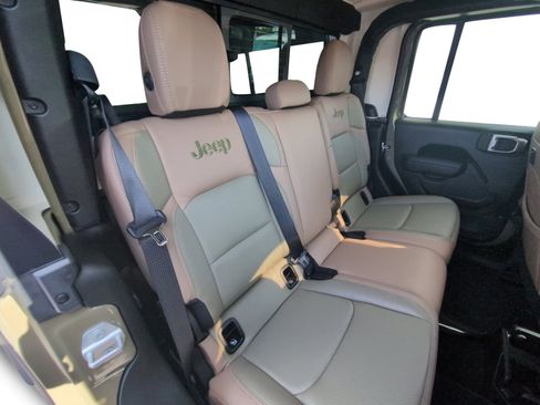 Used 2025 Jeep Gladiator Sport AWD/4WD image 18