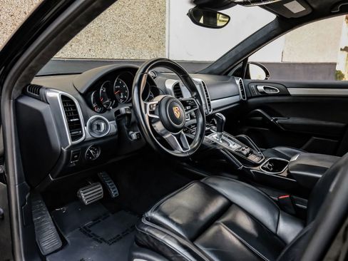 Used 2018 Porsche Cayenne GTS w/ Premium Package Plus AWD/4WD image 2