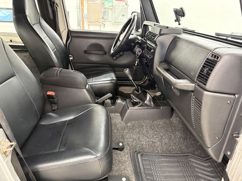 Used 2006 Jeep Wrangler X w/ Tire & Wheel Group (Ecco) AWD/4WD image 18