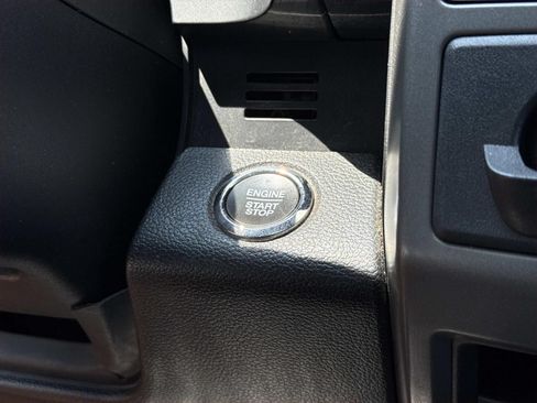 Used 2020 Ford Expedition XLT w/ Equipment Group 202A AWD/4WD image 19