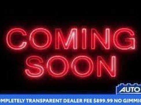 Used 2011 Lincoln Town Car Signature Limited RWD image 2