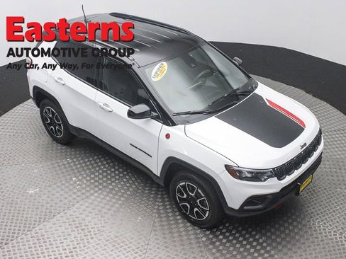 Used 2024 Jeep Compass Trailhawk AWD/4WD image 3