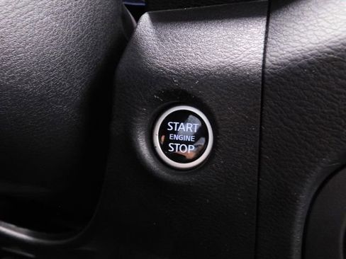 Used 2024 Nissan Frontier SV image 27