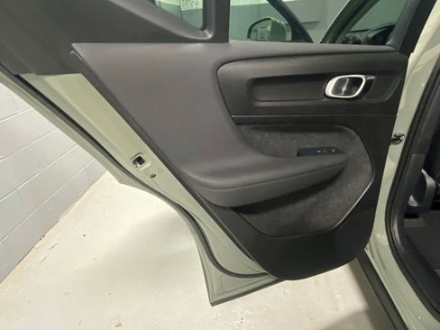 Used 2025 Volvo XC40 B5 Core image 7