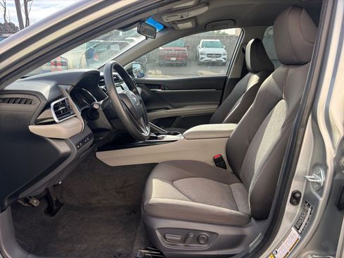 Used 2018 Toyota Camry LE image 27